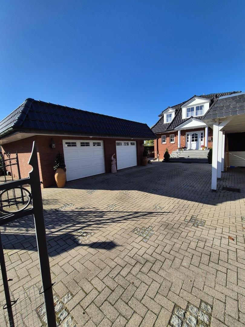 Blick auf die Doppelgarage