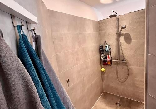 Dusche OG