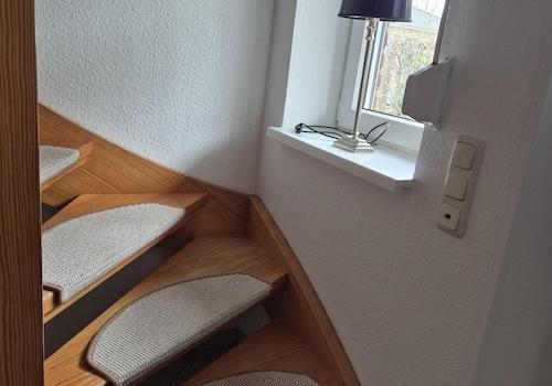 Treppenaufgang vom Flur EG