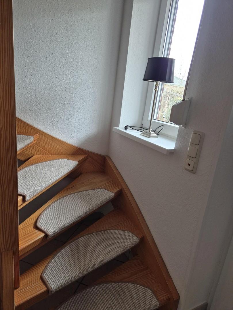 Treppenaufgang vom Flur EG