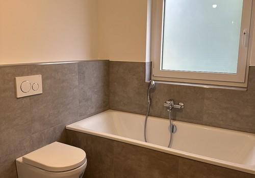 Badezimmer mit Wanne (OG)
