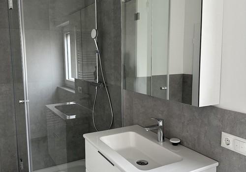 Badezimmer mit Dusche (OG)