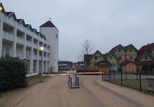 Einfahrt ins Hafendorf
