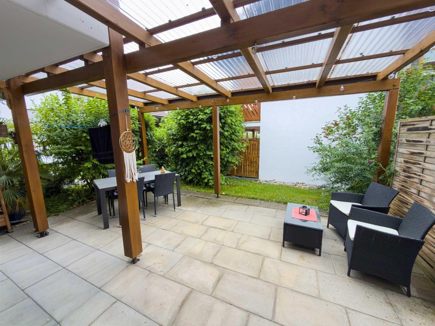 überdachte Terrasse
