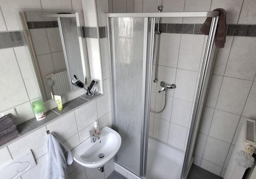 Dusche und Gäste-WC EG