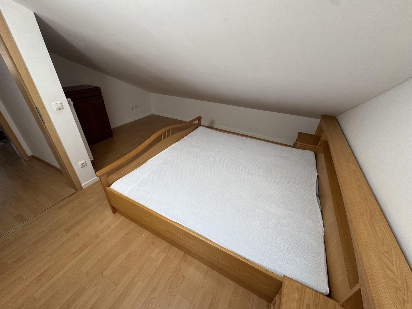 Schlafzimmer mit Stauraum