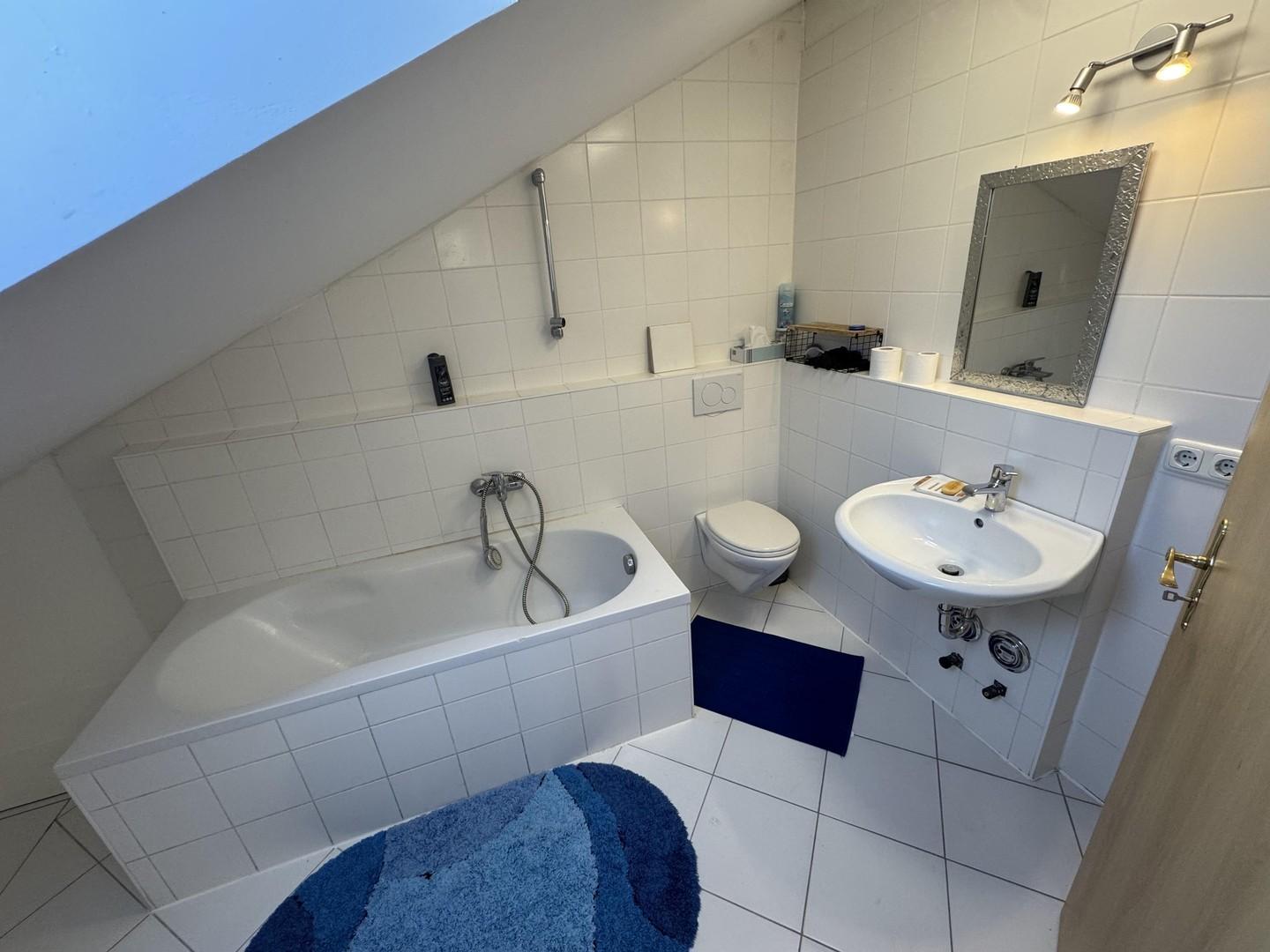 Badezimmer mit Wanne von innen