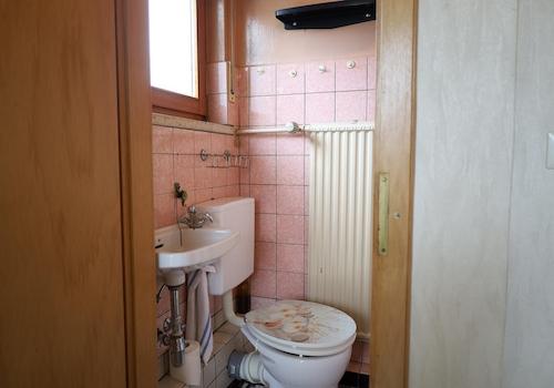 2. OG Dusche u. WC Foto 1
