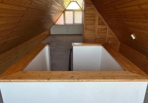Dachtreppe mit Umrandung