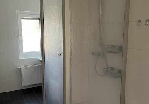 Hauptbad Dusche