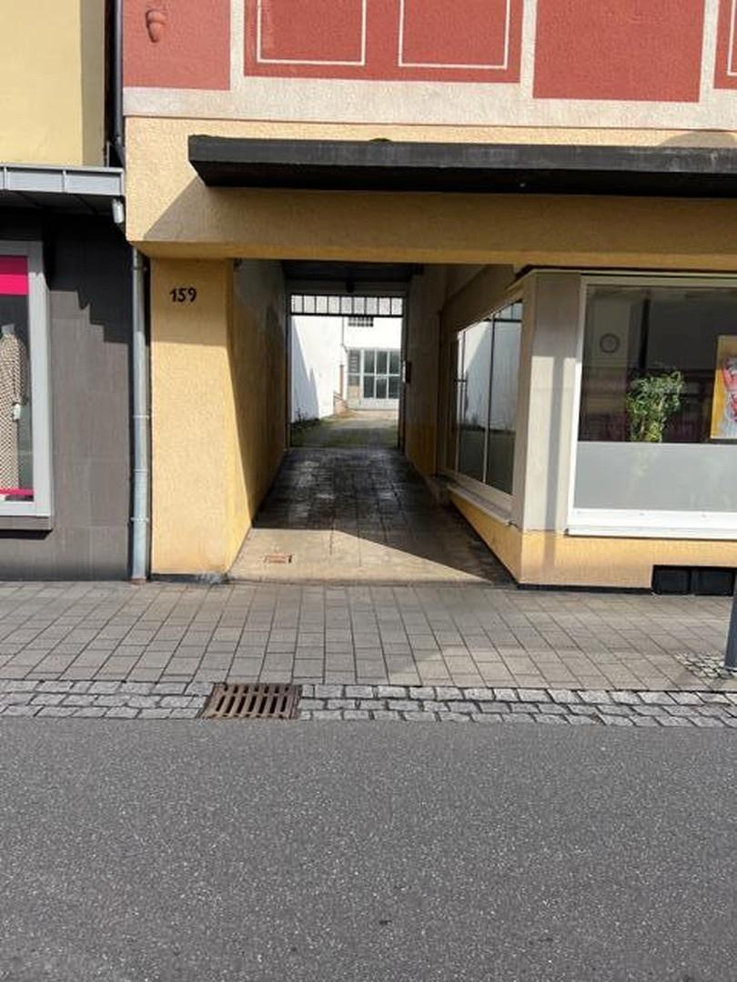 Zugang zu Hof zu Hauseingang