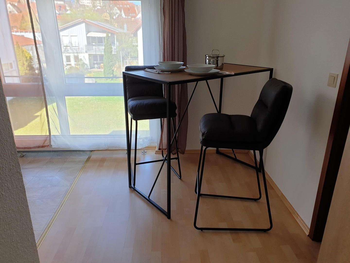 Essecke mit Blick in den Garte