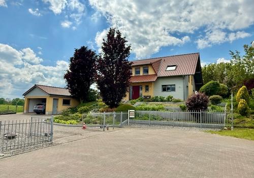 Einfamilienhaus mit Garage