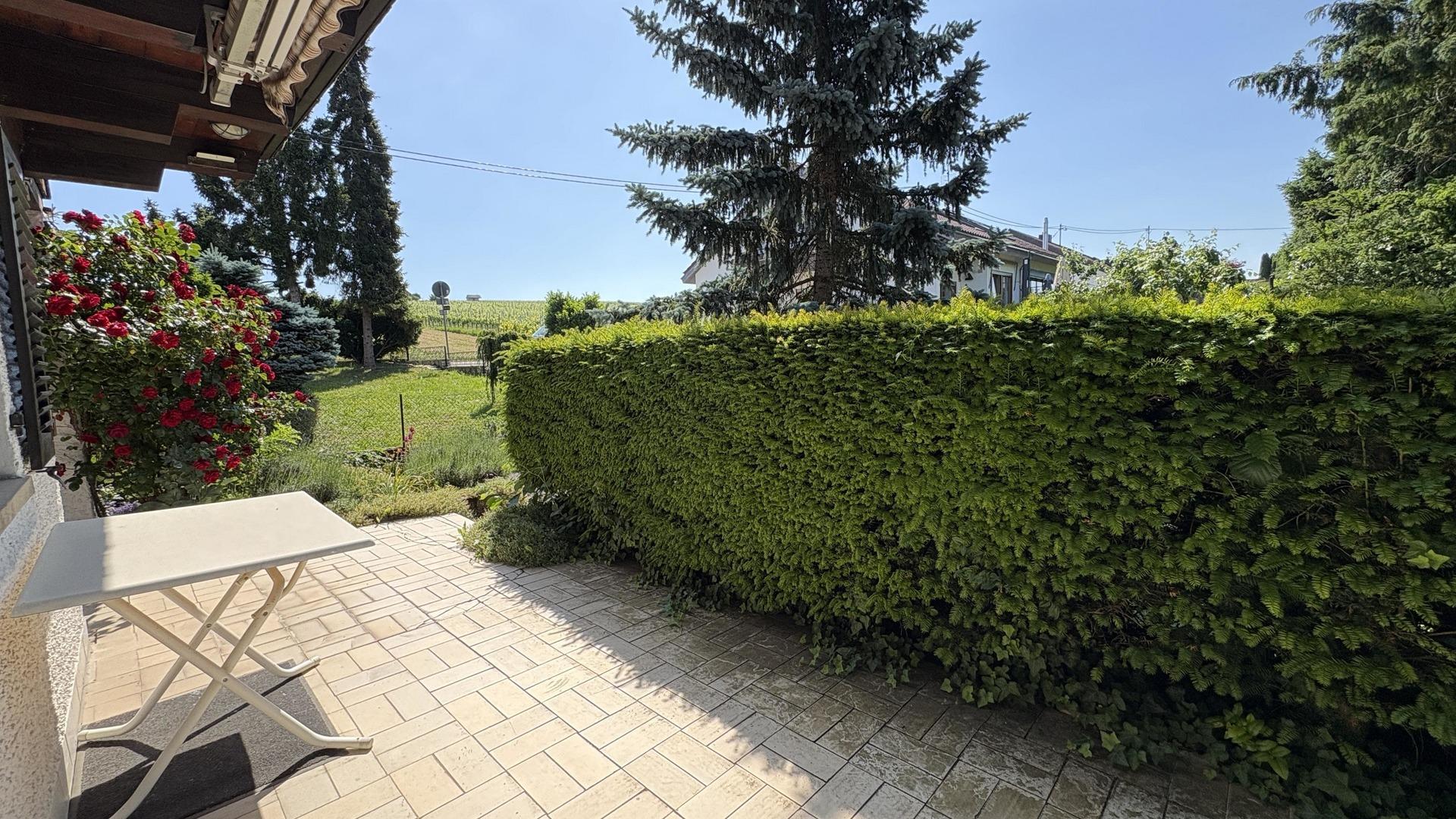 Terrasse Vorderseite mit Ausblick