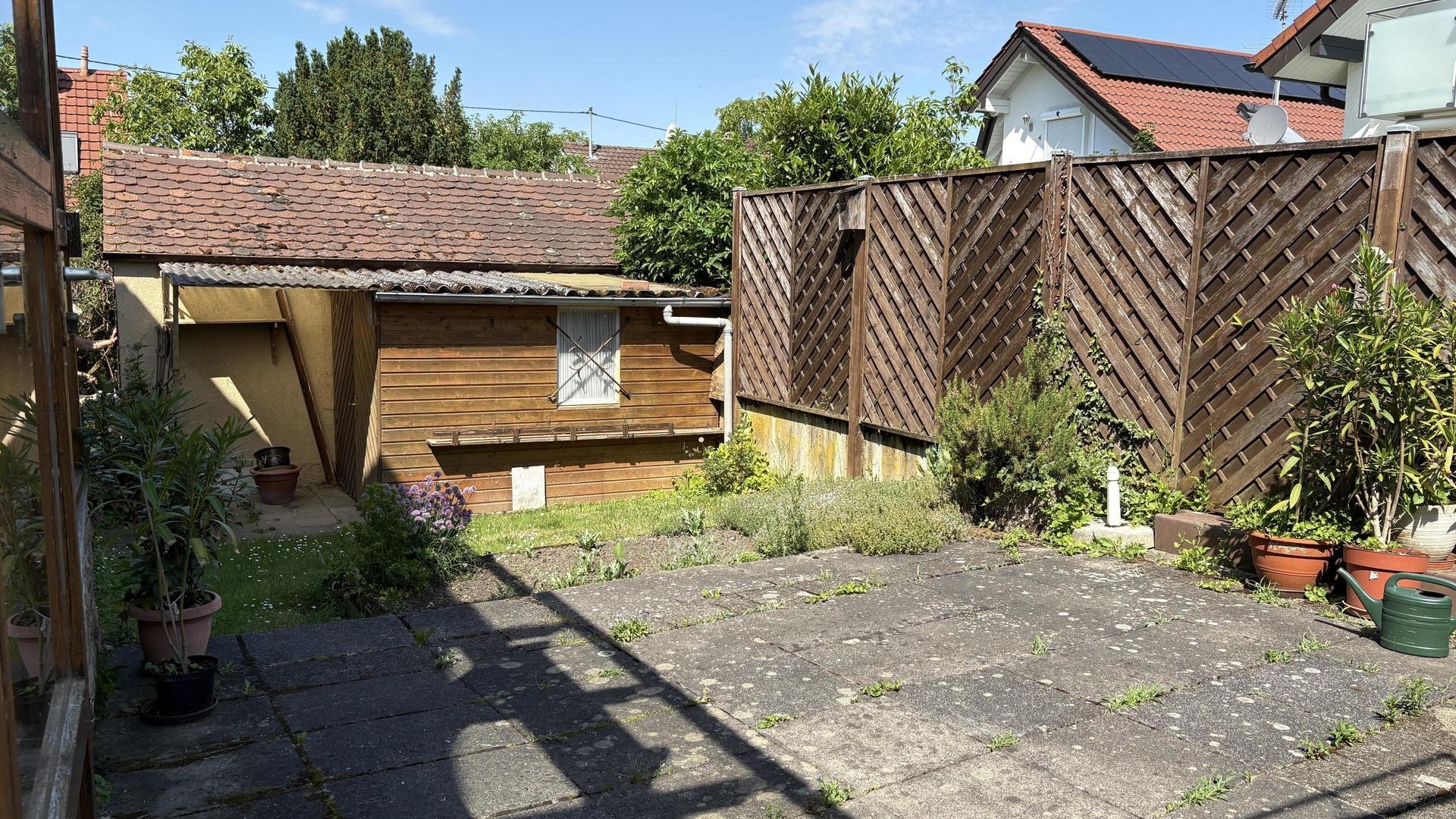 Terrasse hinterm Haus