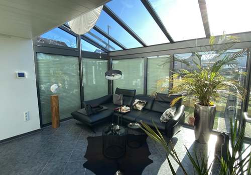 Wohnzimmer mit Wintergarten