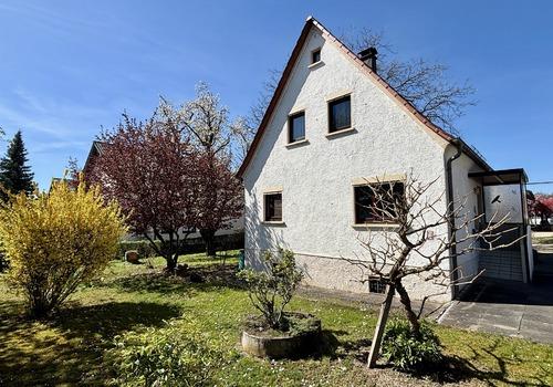 Außenbild mit Garten