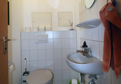 separates WC