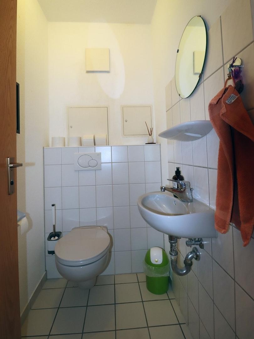 separates WC