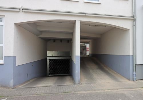 Tiefgarageneinfahrt