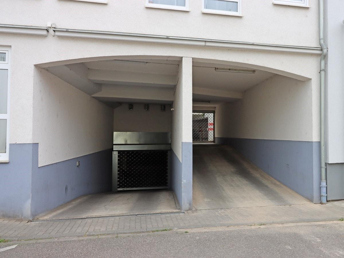 Tiefgarageneinfahrt