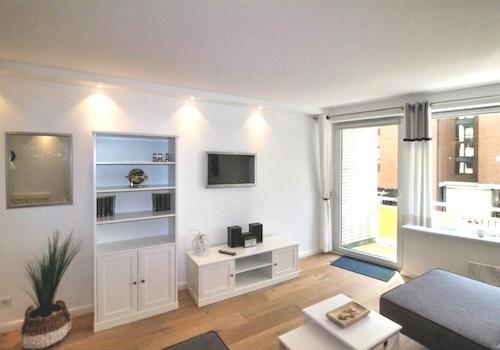 Wohnbereich mit Zugang zum Südbalkon