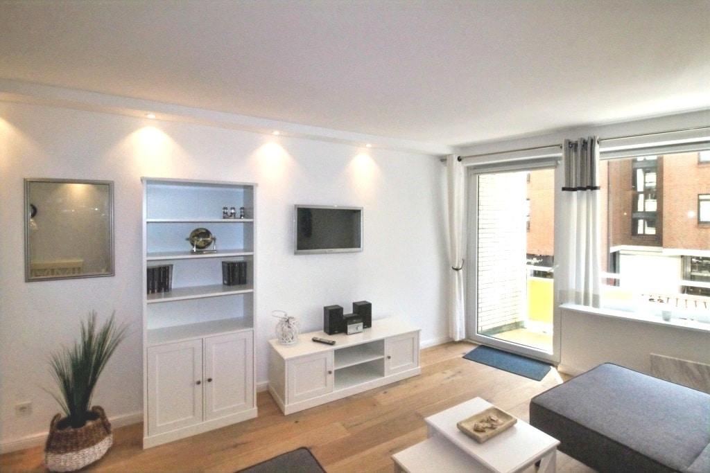 Wohnbereich mit Zugang zum Südbalkon
