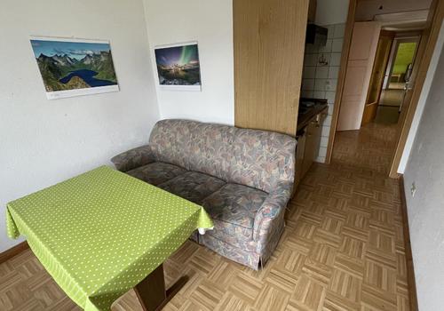 Haus 25a Zimmer mit Küchenzeile