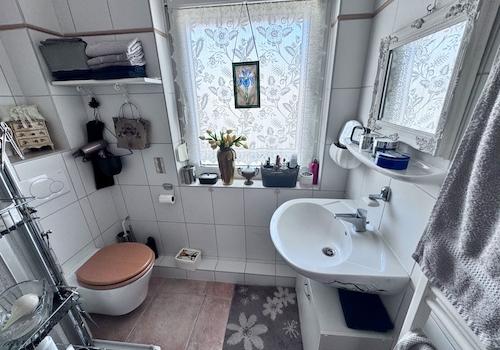 Badezimmer im Erdgeschoss