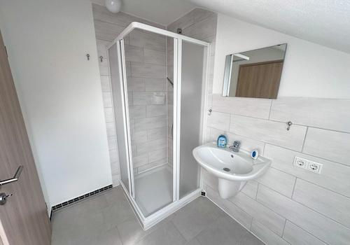 Badezimmer II im DG