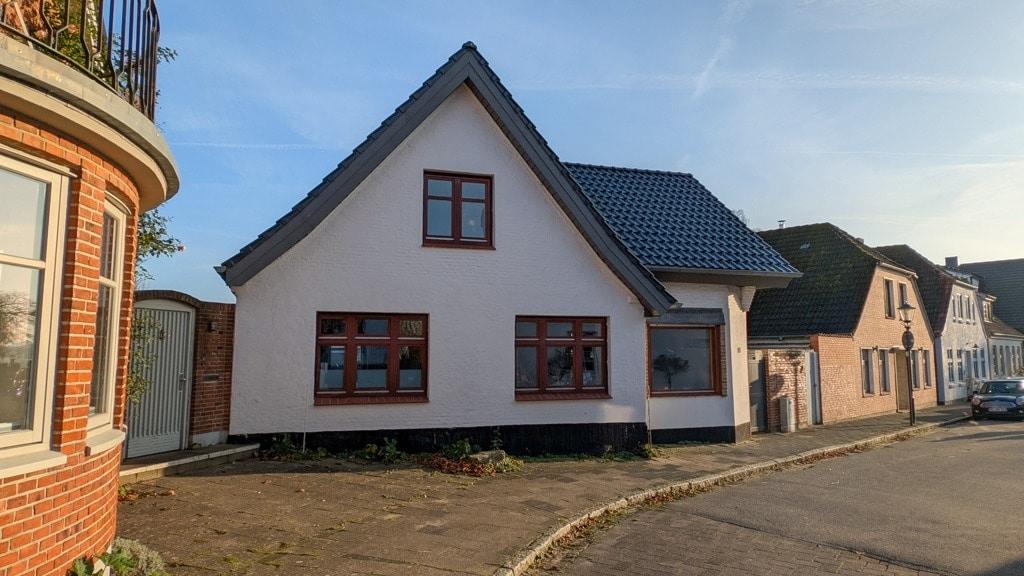 Die Straßenansicht des Hauses