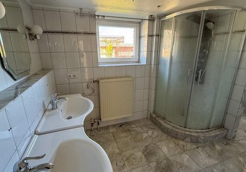 Vollbad mit Dusche
