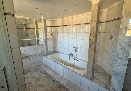 Vollbad mit Badewanne