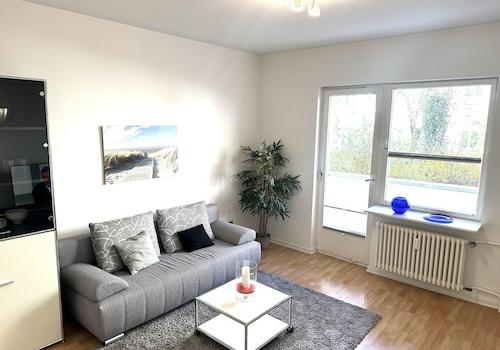 Wohnzimmer Blick zum Balkon