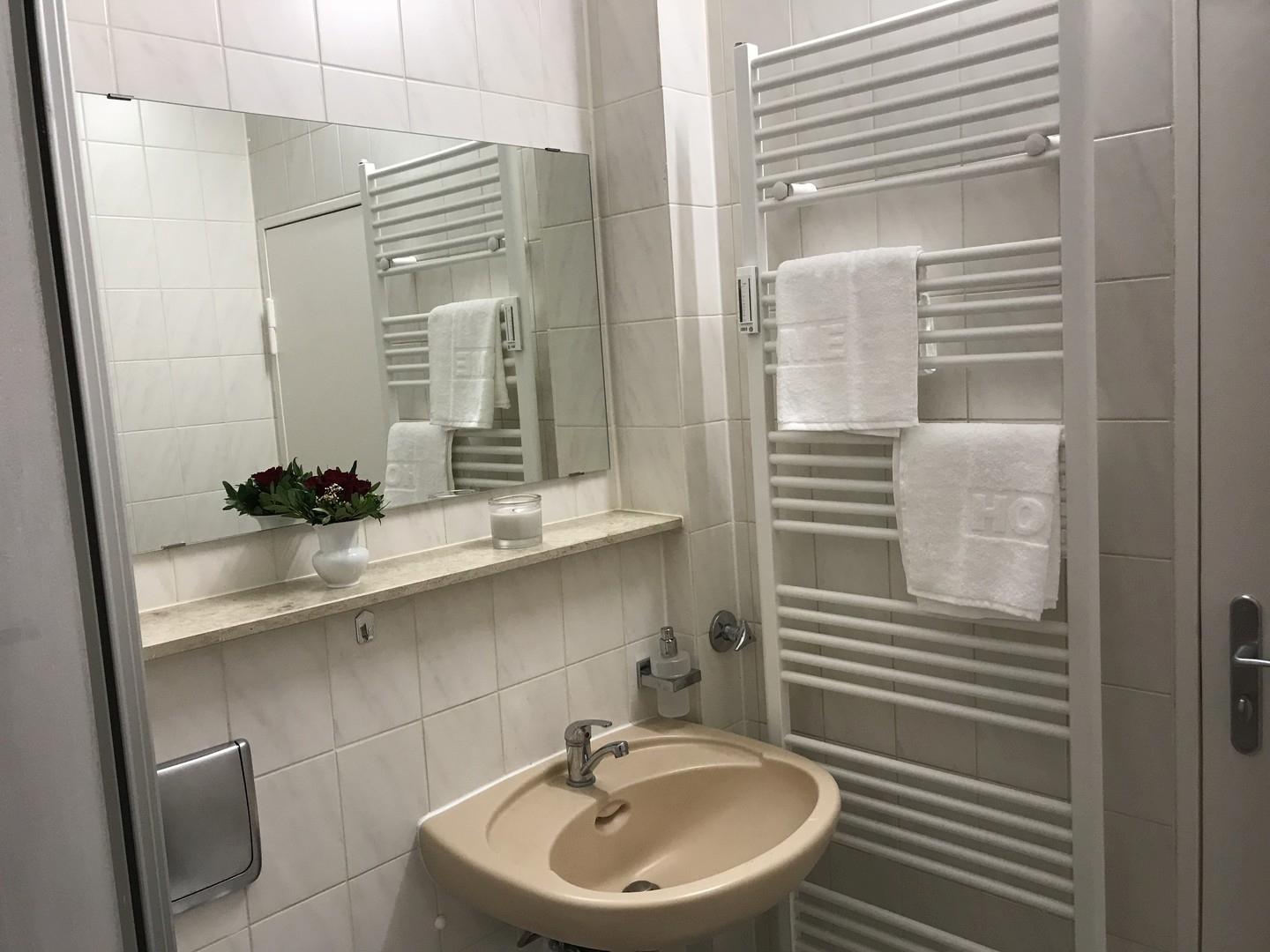 Badezimmer mit Dusche