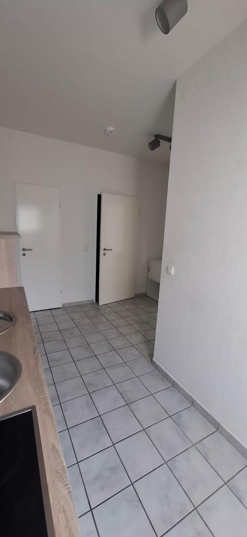 Küche zur Eingangstür+Abstellk