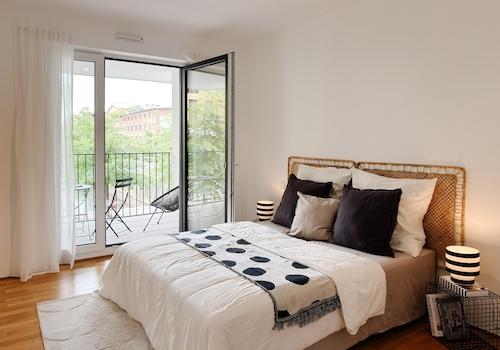 Schlafzimmer mit Balkonzugang