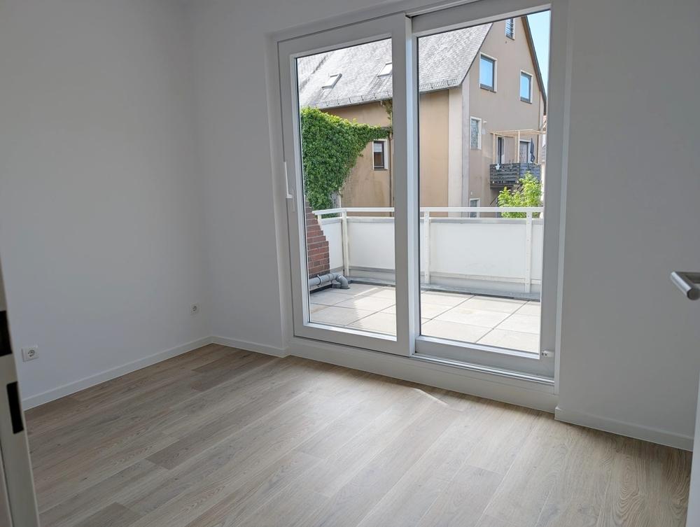 Kinderzimmer mit Zugang auf den Balkon