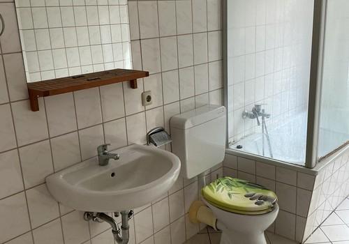 Bad mit Badewanne