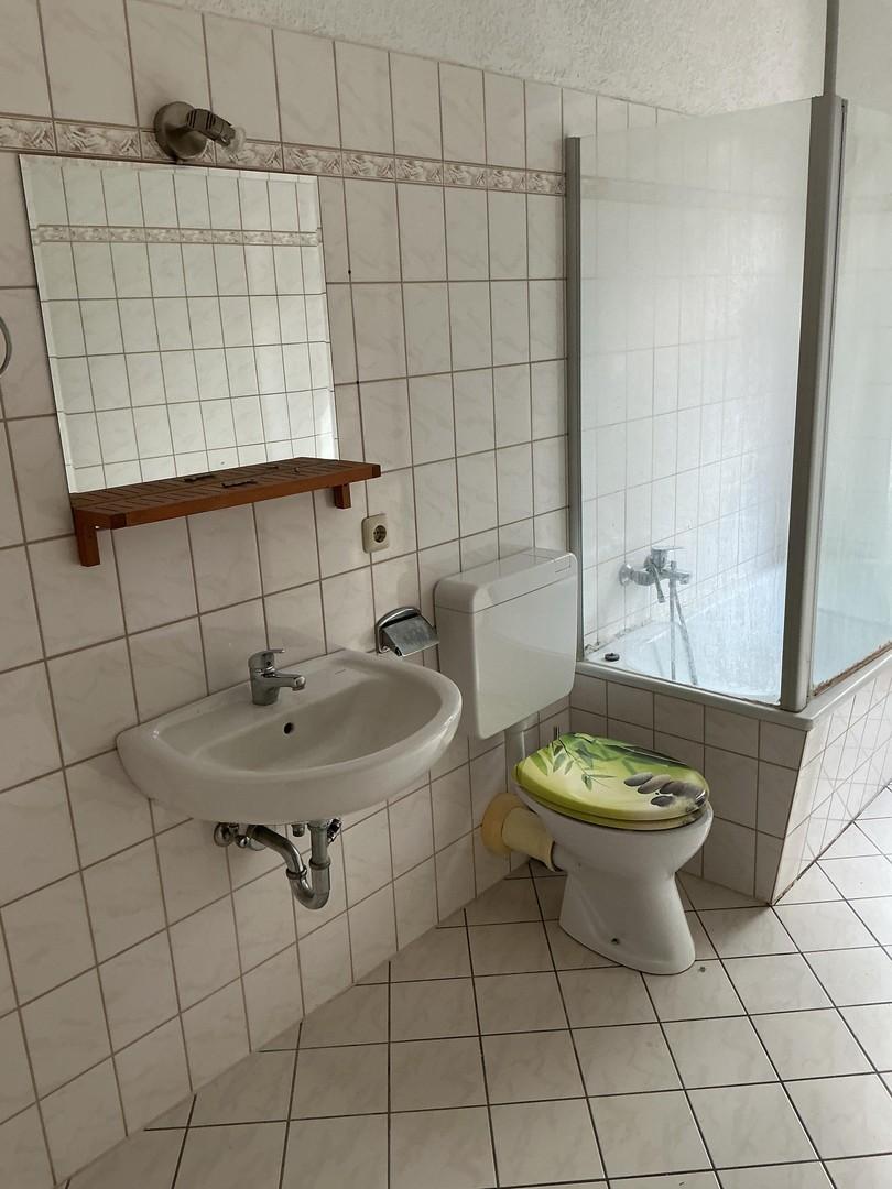 Bad mit Badewanne