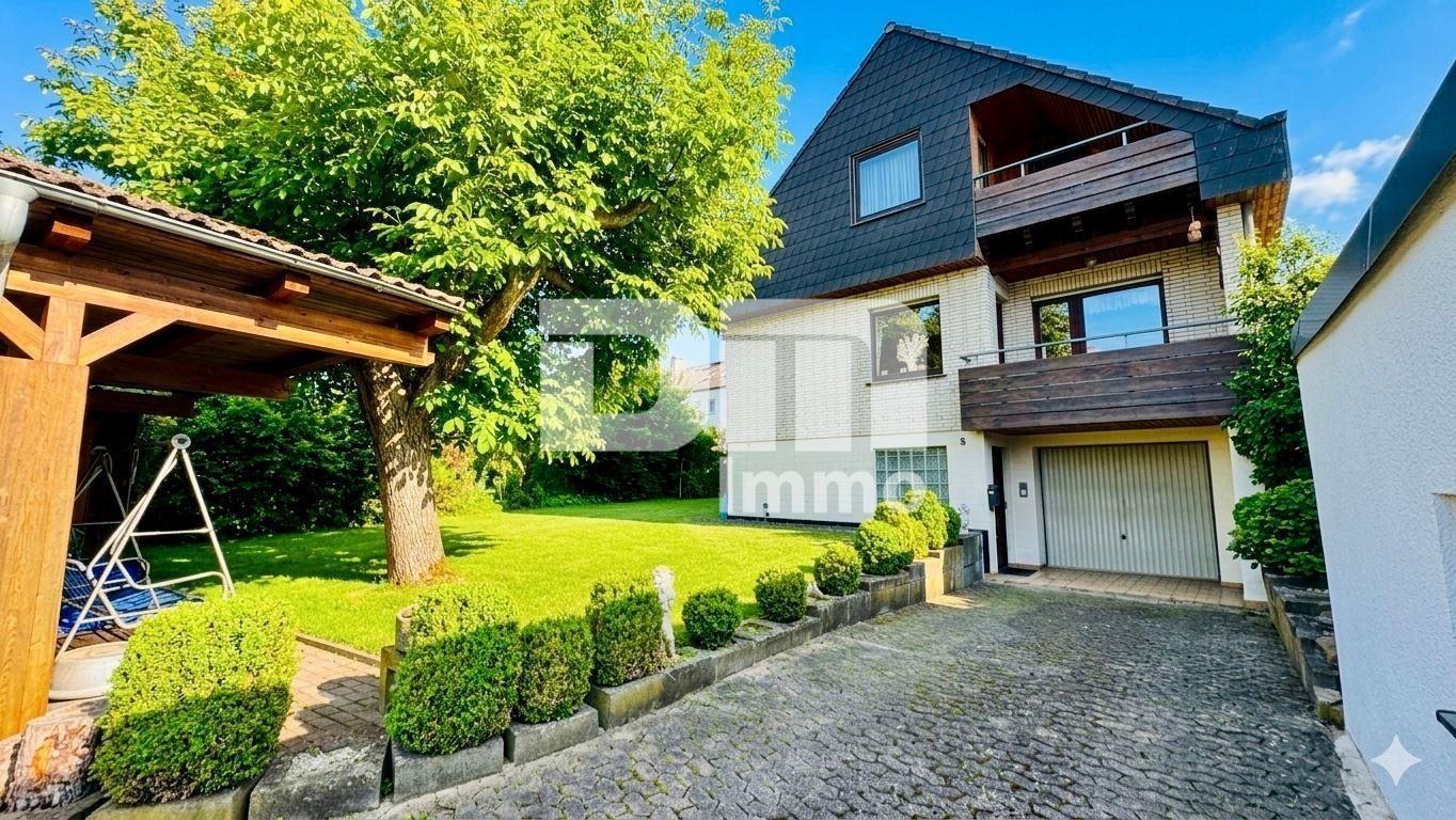 Zufahrt / Gartenbereich vor dem Haus + Überdachung