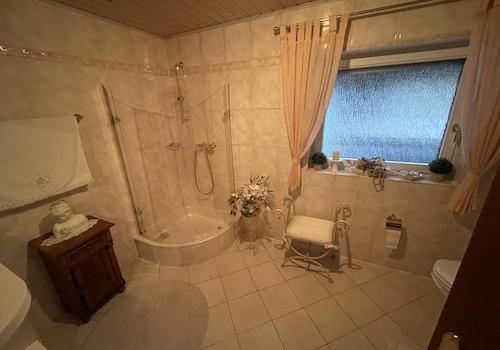 Badezimmer 2