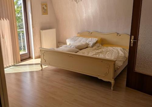 Schlafzimmer 1