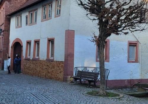 Vorder-u Seitenansicht Haus