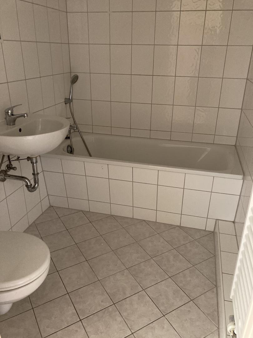 Bad mit Wanne