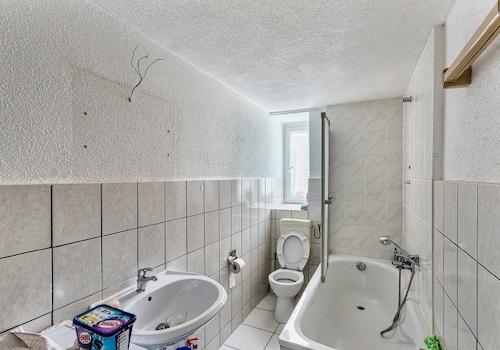 EG 3RWE Badezimmer mit Wanne