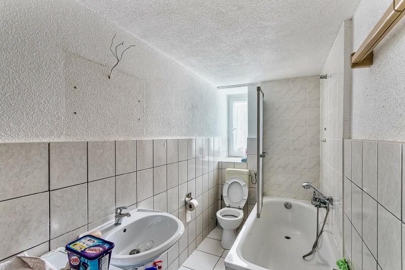 EG 3RWE Badezimmer mit Wanne