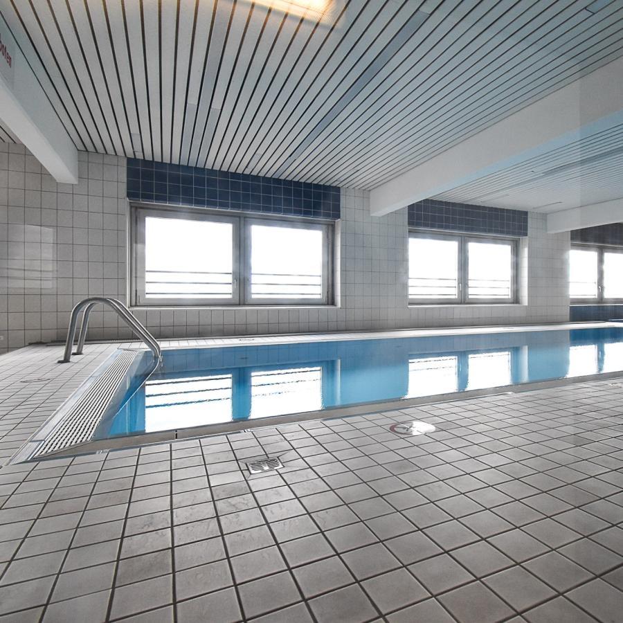 Schwimmbad im Dachgeschoss