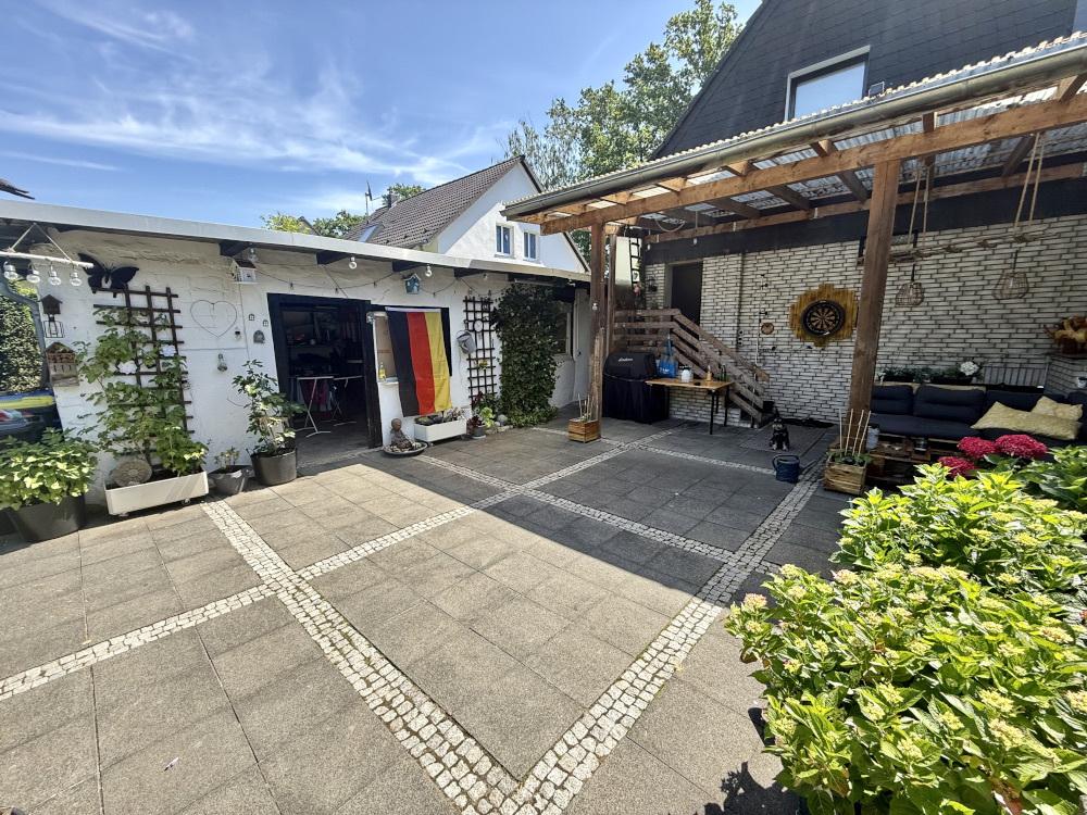 Hof / Garage