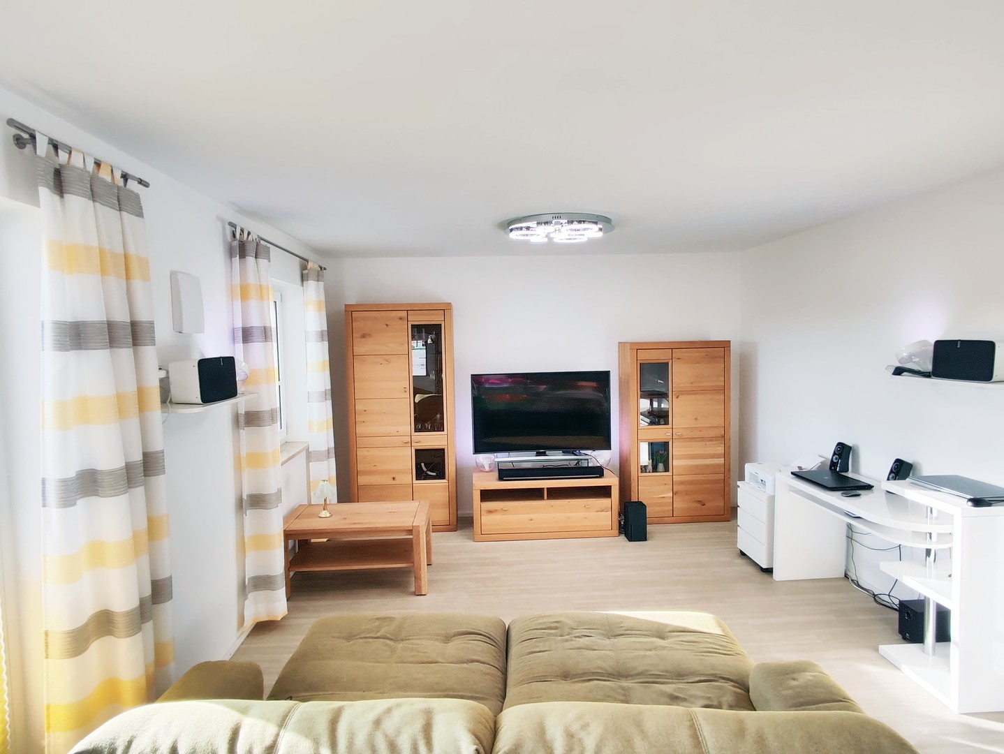 Wohnzimmer mit Surroundanlage